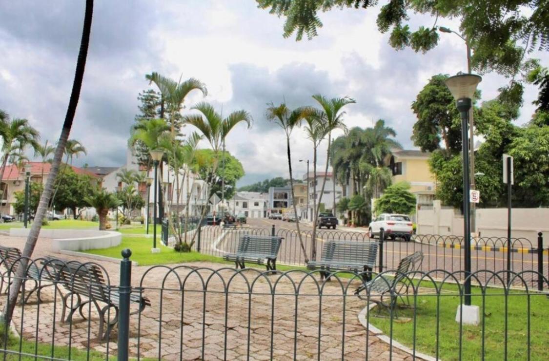 MegaSuite Las Garzas, Junto Al San Marino Guayaquil Exterior foto