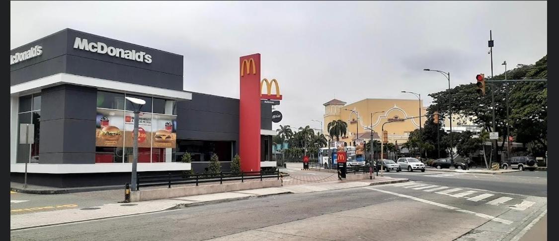 MegaSuite Las Garzas, Junto Al San Marino Guayaquil Exterior foto